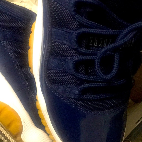 Jordan 11s retro low - Picture 2 of 3